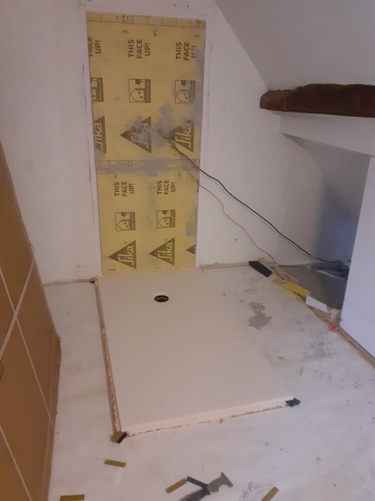 Salle de bain avec douche italienne