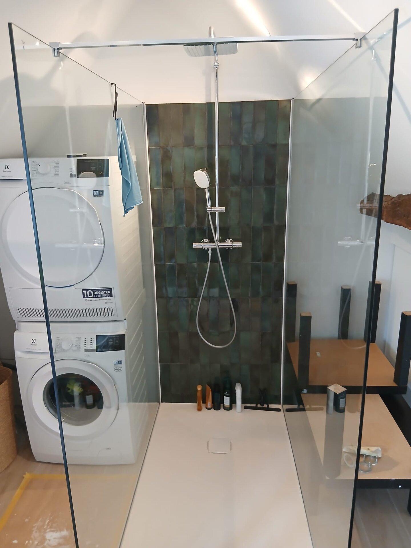 Salle de bain avec baignoire